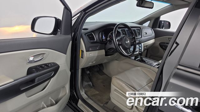 Kia Carnival 9-seater Luxury 2016 — фото 10