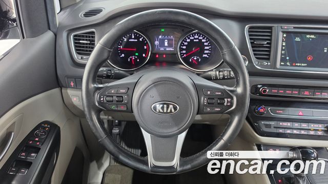 Kia Carnival 9-seater Luxury 2016 — фото 13