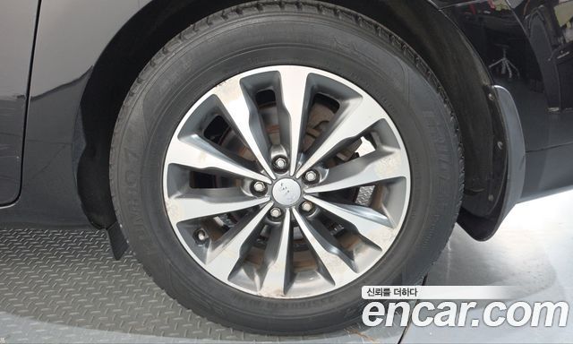 Kia Carnival 9-seater Luxury 2016 — фото 21