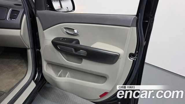 Kia Carnival 9-seater Luxury 2016 — фото 25