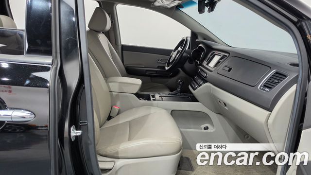 Kia Carnival 9-seater Luxury 2016 — фото 26
