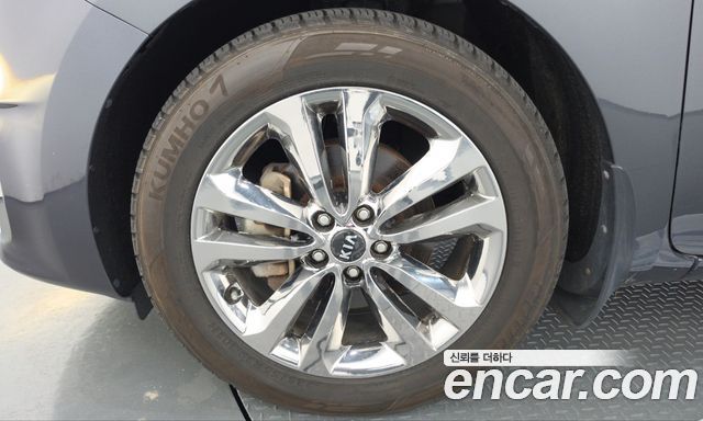 Kia Carnival 9-seater Prestige 2015 — фото 5