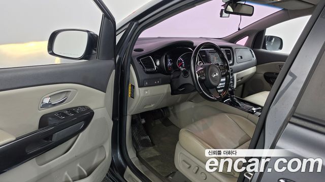 Kia Carnival 9-seater Prestige 2015 — фото 10