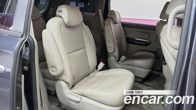 Kia Carnival 9-seater Prestige 2015 — фото 11