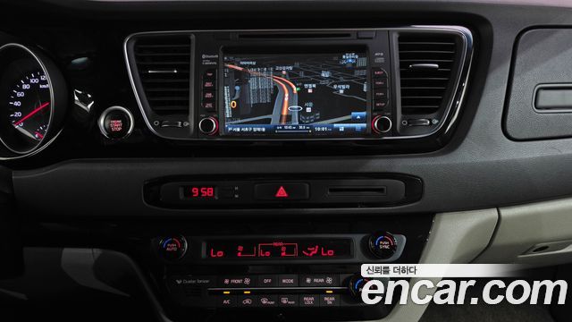 Kia Carnival 9-seater Prestige 2015 — фото 13