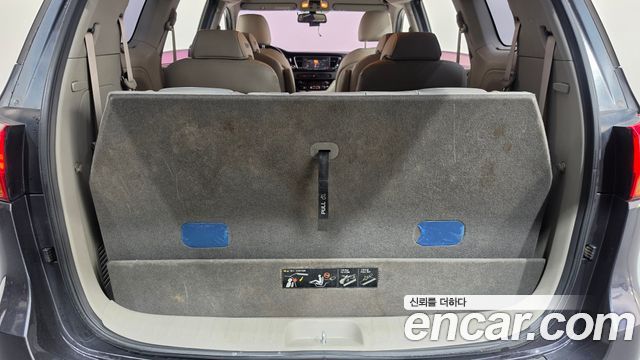 Kia Carnival 9-seater Prestige 2015 — фото 18