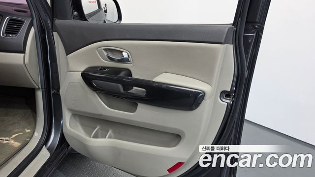 Kia Carnival 9-seater Prestige 2015 — фото 25