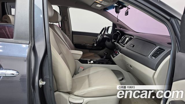 Kia Carnival 9-seater Prestige 2015 — фото 26