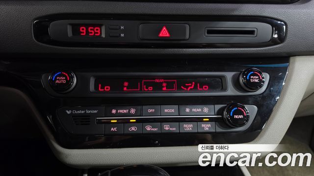 Kia Carnival 9-seater Prestige 2015 — фото 30