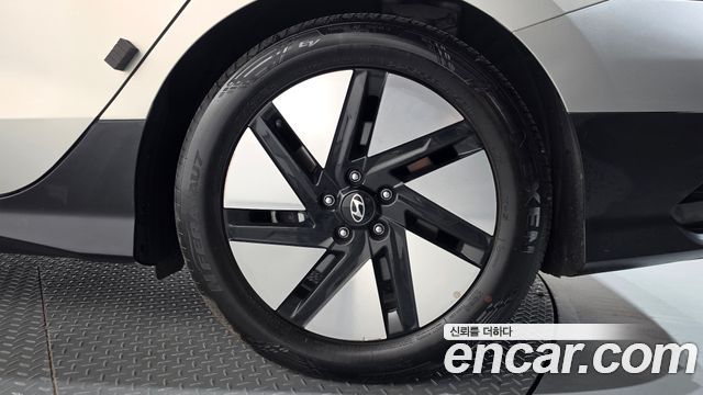 Hyundai Ioniq 6 Long Range Exclusive + 2023 — фото 27