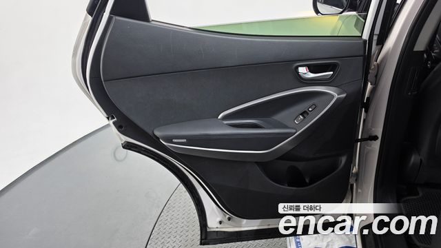Hyundai Santa Fe (DM) Diesel(e-VGT) 2.0 2WD Premium 2013 — фото 25
