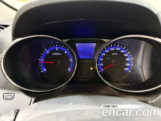 Hyundai Tucson ix Diesel 2WD LX20 Luxury 2012 — фото 5