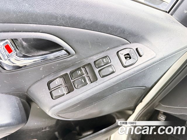 Hyundai Tucson ix Diesel 2WD LX20 Luxury 2012 — фото 8