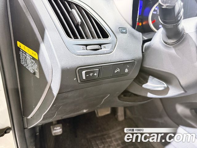 Hyundai Tucson ix Diesel 2WD LX20 Luxury 2012 — фото 9
