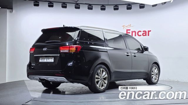 Kia Carnival 9-seater Noblesse 2015 — фото 2