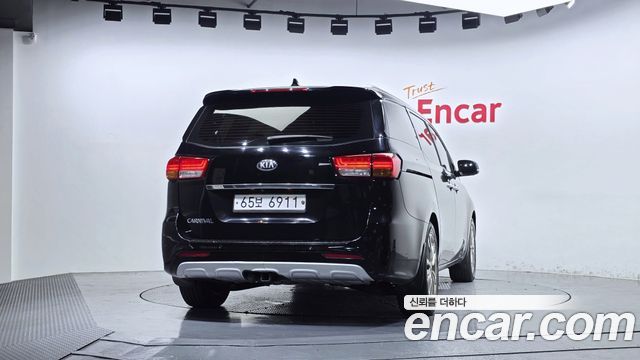 Kia Carnival 9-seater Noblesse 2015 — фото 4