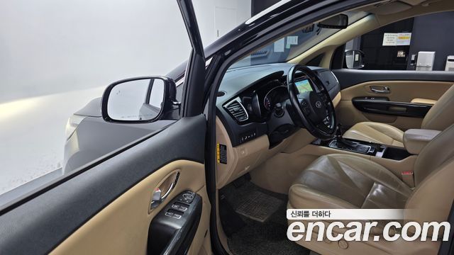 Kia Carnival 9-seater Noblesse 2015 — фото 10