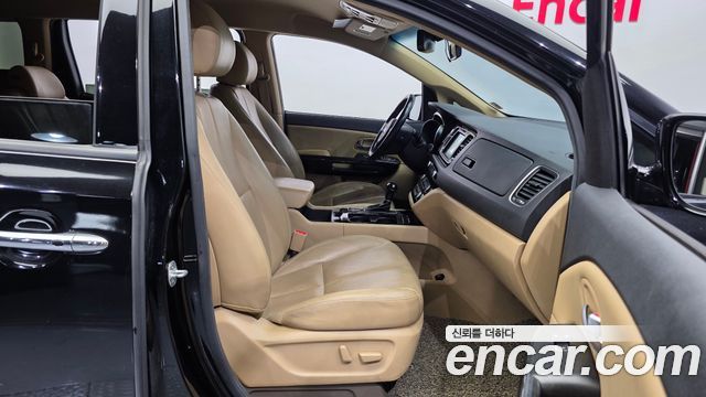 Kia Carnival 9-seater Noblesse 2015 — фото 12