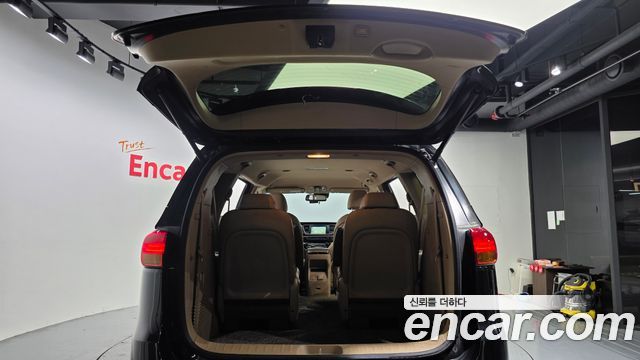 Kia Carnival 9-seater Noblesse 2015 — фото 20