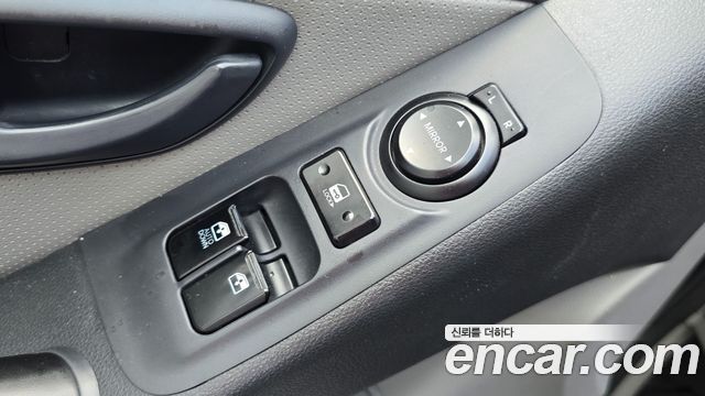 Hyundai Grand Starex 3-Seater VAN CVX Deluxe 2014 — фото 9