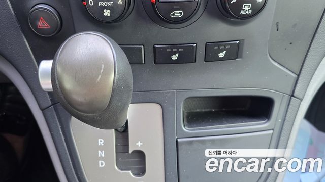 Hyundai Grand Starex 3-Seater VAN CVX Deluxe 2014 — фото 16