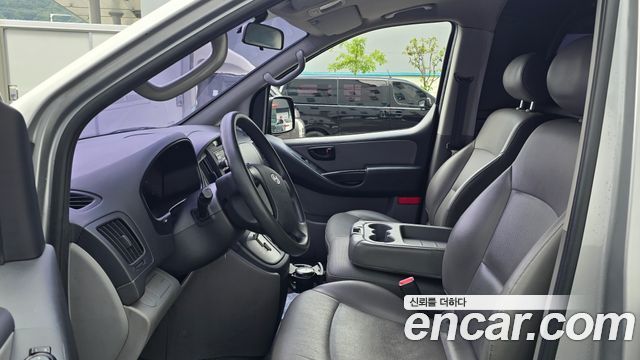 Hyundai Grand Starex 3-Seater VAN CVX Deluxe 2014 — фото 17