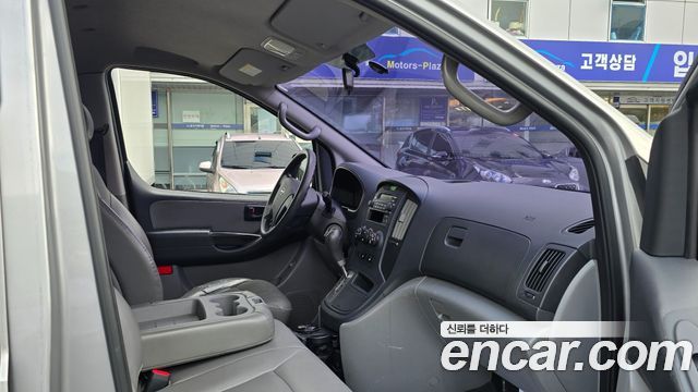 Hyundai Grand Starex 3-Seater VAN CVX Deluxe 2014 — фото 21