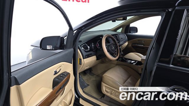 Kia Carnival 9-seater Hi-Limousine Prestige 2017 — фото 10