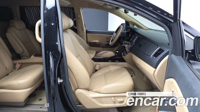 Kia Carnival 9-seater Hi-Limousine Prestige 2017 — фото 11