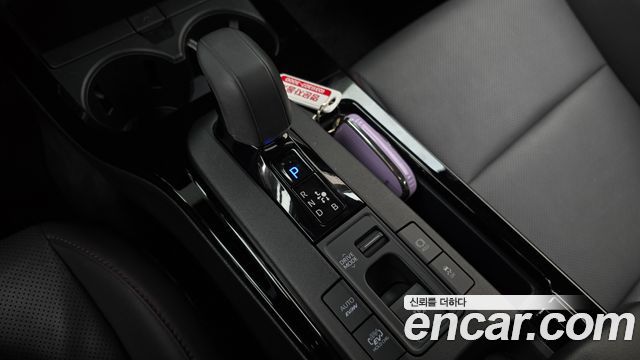 Toyota Prius (V) 2.0 PHEV XSE 2024 — фото 9