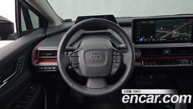 Toyota Prius (V) 2.0 PHEV XSE 2024 — фото 13
