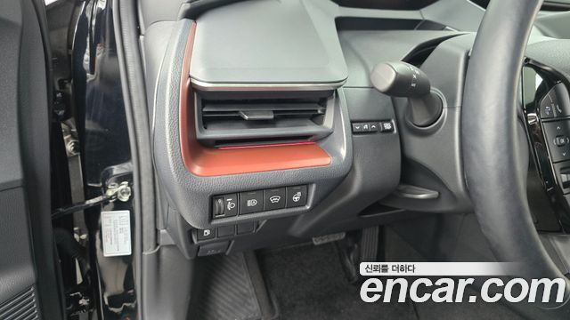 Toyota Prius (V) 2.0 PHEV XSE 2024 — фото 19