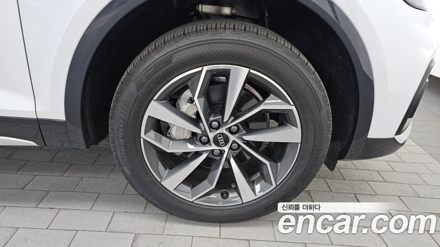 Audi Q5 (FY) 40 TDI Quattro 2023 — фото 27