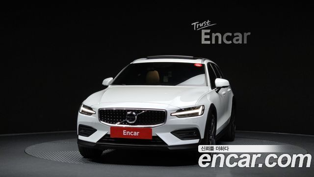 Volvo V60 Cross Country (II) B5 AWD 2021 — фото 3