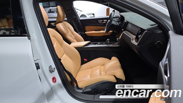 Volvo V60 Cross Country (II) B5 AWD 2021 — фото 12