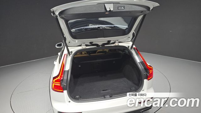 Volvo V60 Cross Country (II) B5 AWD 2021 — фото 20