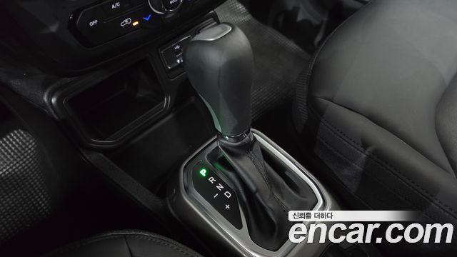 Jeep Renegade 1.3 Limited 2022 — фото 9