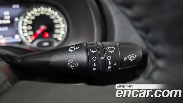 Jeep Renegade 1.3 Limited 2022 — фото 19