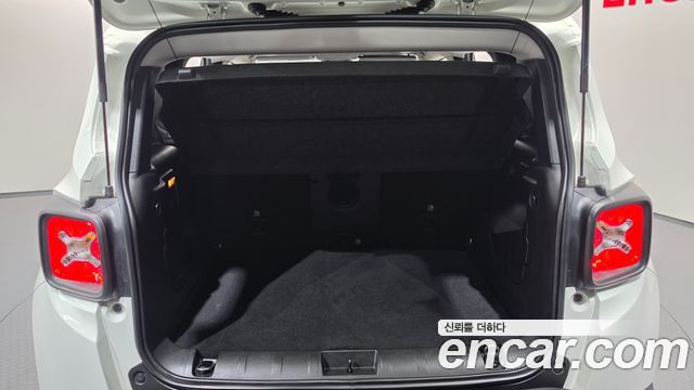 Jeep Renegade 1.3 Limited 2022 — фото 24