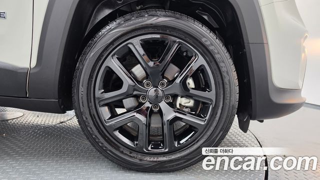 Jeep Renegade 1.3 Limited 2022 — фото 27