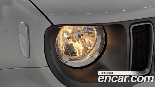 Jeep Renegade 1.3 Limited 2022 — фото 28