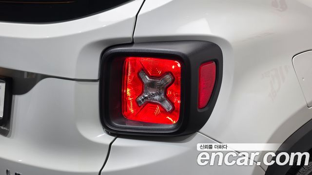 Jeep Renegade 1.3 Limited 2022 — фото 29