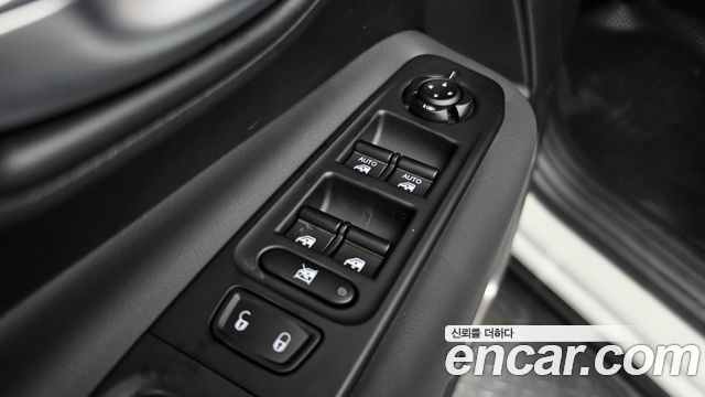 Jeep Renegade 1.3 Limited 2022 — фото 35