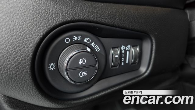 Jeep Renegade 1.3 Limited 2022 — фото 36