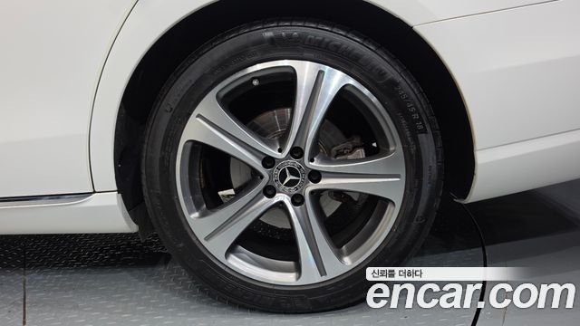 Mercedes-Benz E-Class (W213) E300 Avantgarde 2019 — фото 27