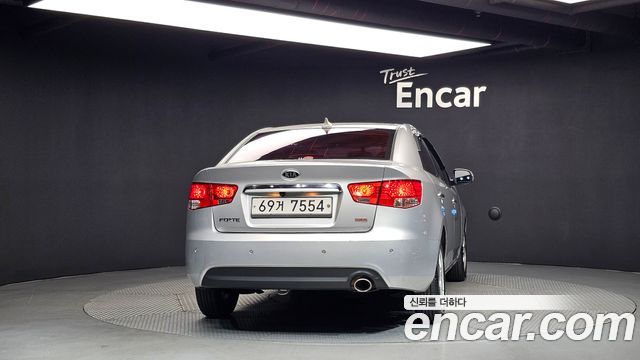 Kia Forte 1.6 GDI Luxury Standard 2012 — фото 4
