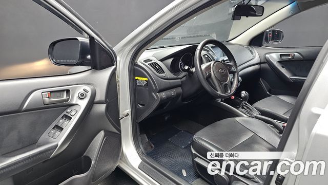 Kia Forte 1.6 GDI Luxury Standard 2012 — фото 10