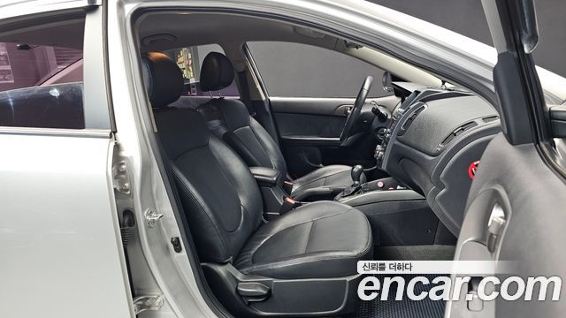 Kia Forte 1.6 GDI Luxury Standard 2012 — фото 12
