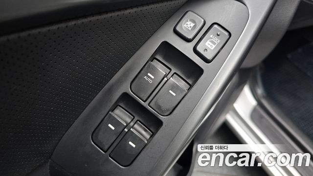 Kia Forte 1.6 GDI Luxury Standard 2012 — фото 17