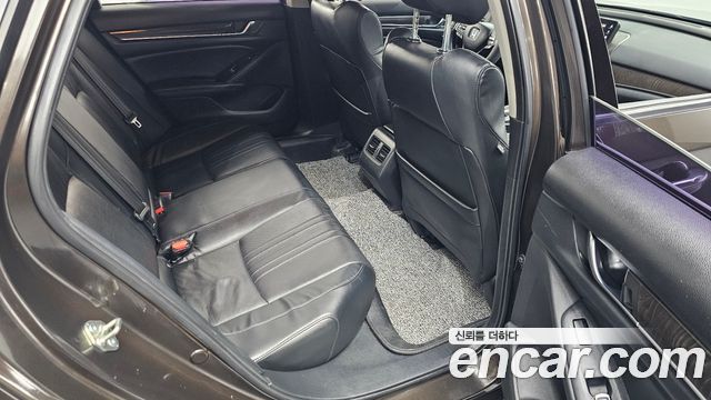 Honda Accord (X) 2.0 Hybrid Touring 2018 — фото 16